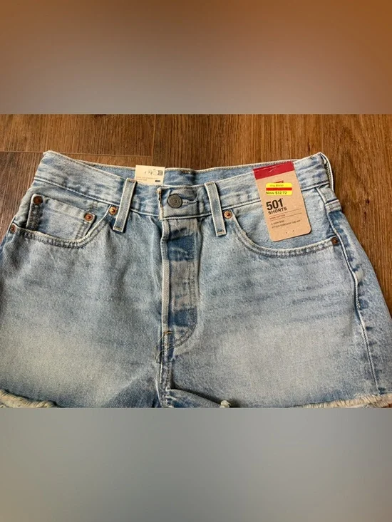 Levi’s 501 Shorts - Picture 4 of 9